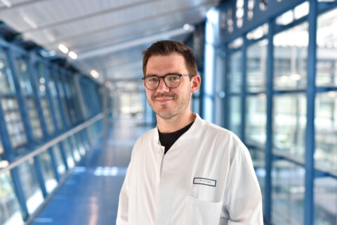 Im Bild: PD Dr. Ulrich Rother. Er arbeitet als leitender Oberarzt in der Gefäßchirurgie des Uniklinikums Erlangen. Foto: Kerstin Bönisch/Uniklinikum Erlangen