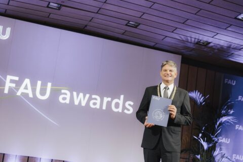 FAU-Präsident Joachim Hornegger auf der Bühne der FAU Awards 2024