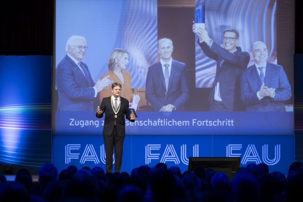 FAU-Präsident Prof. Dr. Joachim Hornegger hält eine Rede beim Dies academicus.